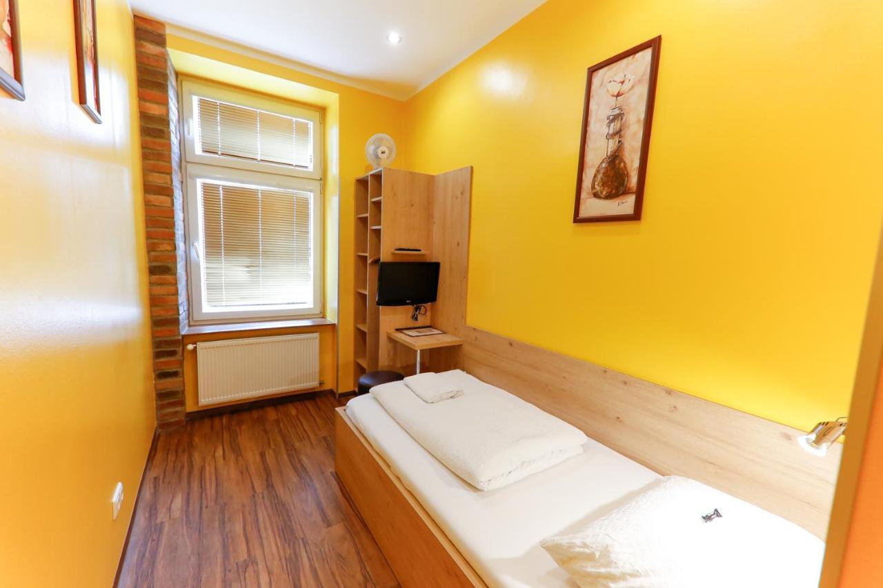 Hostel Do Step - & *